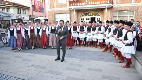 Letonyalı ve Makedon dansçılar Yenişehir’de sahne aldı