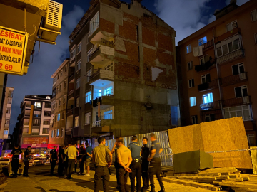 Düşen Tuğla Parçaları Nedeniyle 6 Katlı Bina Tedbir Amacıyla Boşaltıldı