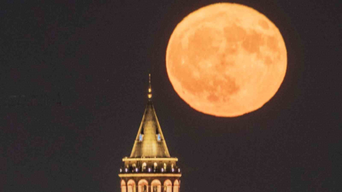 Dolunay İle Galata kulesi buluştu
