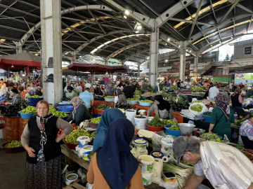 Halk pazarına yoğun ilgi
