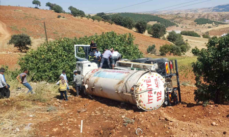 Yangına giden itfaiye tankeri şarampole devrildi: 1 yaralı
