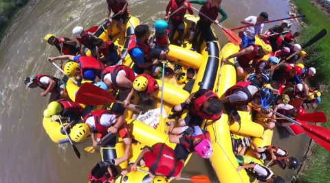 Erzincan’da babalar ve bebeler raftingte!
