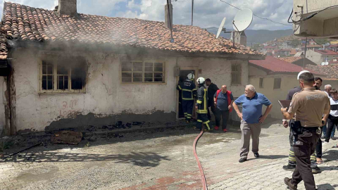 Boş evde çıkan yangın paniğe sebep oldu
