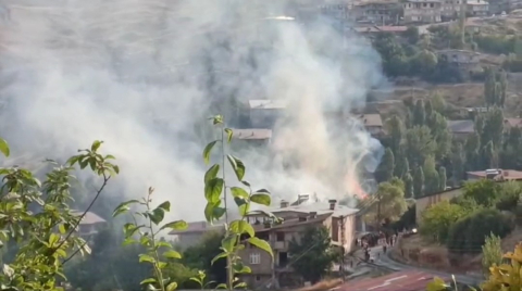 Hakkari’de mahallede çıkan yangın korkuttu
