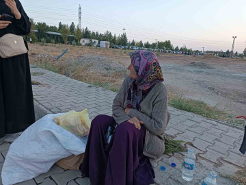 Batman’da dilenciler mezarları mesken haline getirdi
