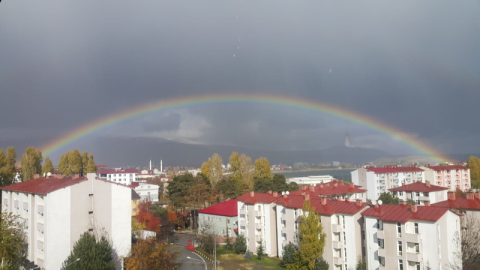 Gökyüzünde rengarenk kubbe!