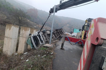 Bursa'da yokuş aşağı inen tır dehşeti yaşadı!