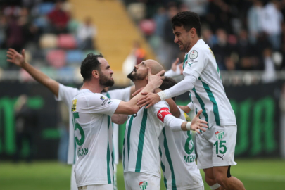 Bursaspor’dan bir ilk! Timsah İzmir’de gol oldu yağdı