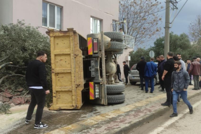 Bursa'da belediyeye ait kamyon dehşet saçtı!