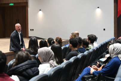 Mimar öğrenciler Karacabey Belediyesi binasını tasarlayacak