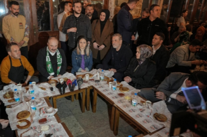 Mustafa Varank, Bursa'da vatandaşlarla sahur yaptı